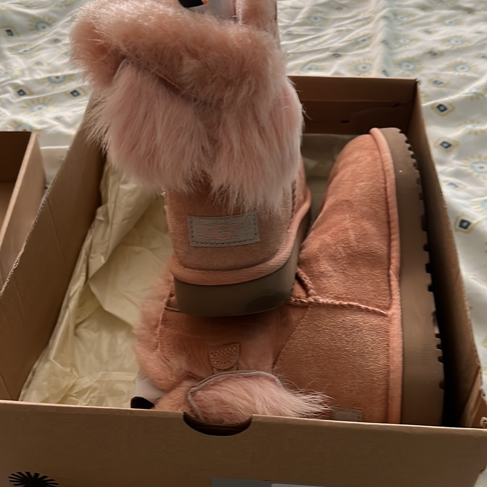 Pink UGG mini with bow - Picture 4 of 9